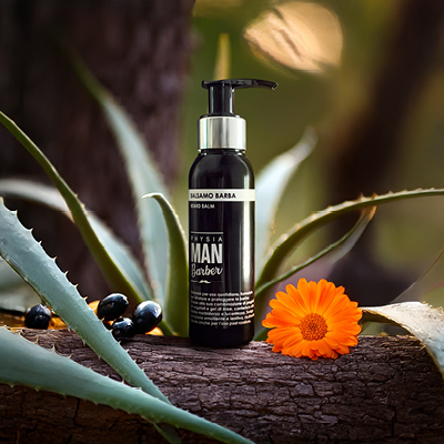 immagine del prodotto in ambiente naturale con Aloe vera e fiori 
